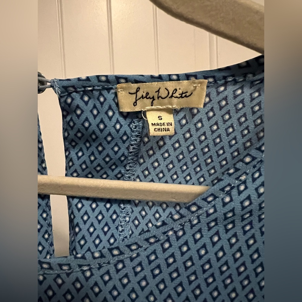 Lily White Blue Diamond Print Blouse | Cap Sleeve Lightweight Work Top S - Picture 3 of 4